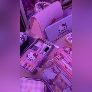 Hello Kitty Makeup Brushes Set 💗